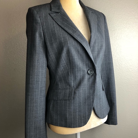 Express Jackets & Blazers - Express Gray Pinstripe Fitted Blazer 6 NEW